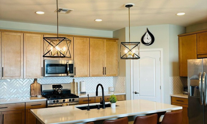 Maricopa County Casa | Charming 4-bedroom house in a quiet neighborhood,close to Verrado