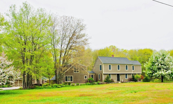 West Kennebunk Casa | Charming 4 bedroom fully equipped house.