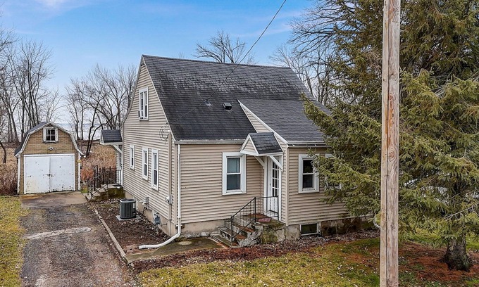 Lake Koshkonong Casa | Charming 4-bedroom bungalow in lovely Fort Atkinson near Lake