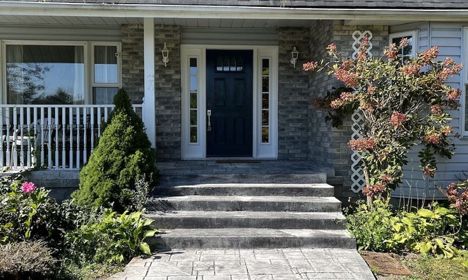 Kingston Casa | Charming 4-bedroom Cape Cod, 1000 Islands getaway