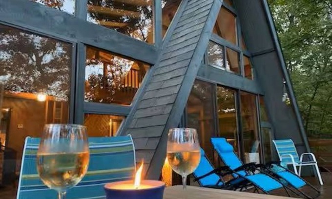 Innsbrook Chalet De Esquí | Charming 4-bedroom chalet with lake access in enchanting Innsbrook.