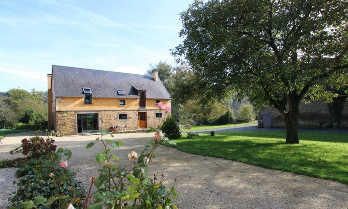 Le Parc Cabaña | Gite acogedor con jardín, terraza y vistas al Mont Saint-Michel, ideal para familias y mascotas