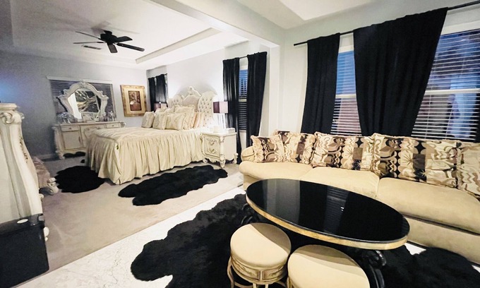 Riverside Casa | Charming 4-bedroom estate with fitness room, movie theater & sauna in Riverside