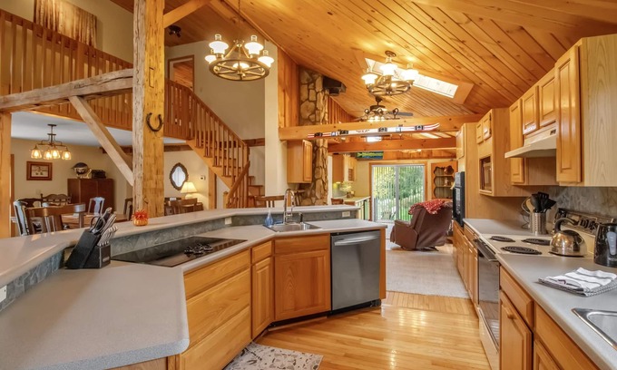 Ellicottville Otro | Charming 4-bedroom farmhouse with AC, WiFi in Ellicottville