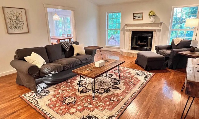 Farmington Casa | Charming 4-bedroom house with AC and WiFi in lovely Farmington