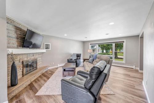 Ashwaubenon Casa | Charming 4-Bedroom Home Short Walk to Lambeau