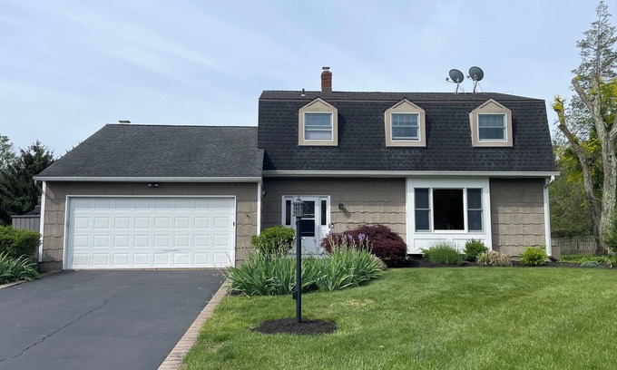 Kingston Casa | Charming 4-bedroom house with WiFi and AC in welcoming Princeton