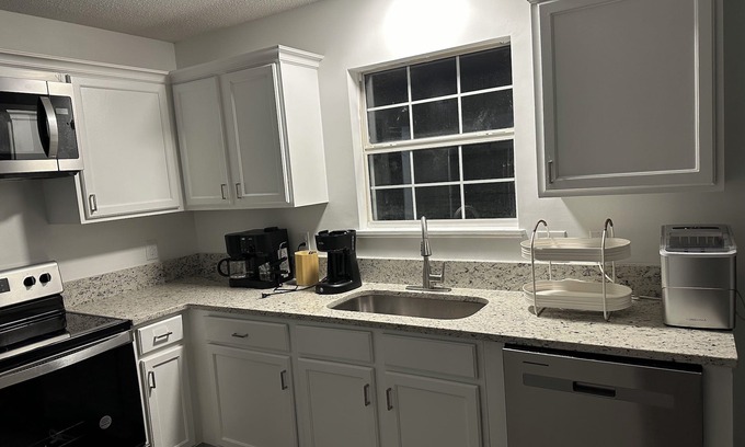 Huntcliff Casa | Charming 4-bedroom house with WiFi and AC in brilliant Columbia