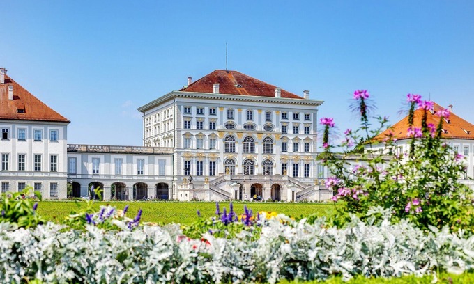 Nymphenburg Casa | Charming 4-bedroom house with AC and WiFi in fabulous München