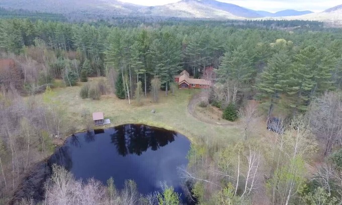 Sunday River Area Casa | Charming 4-bedroom house with WiFi, AC in delightful Andover