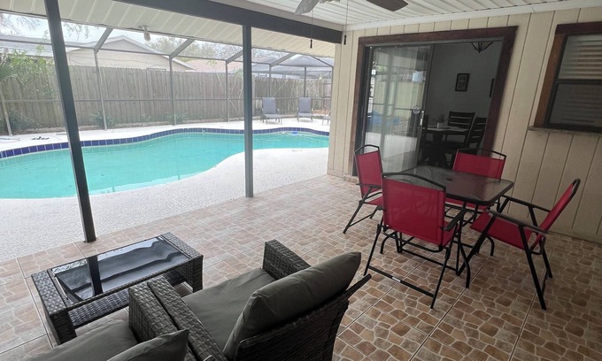 Bloomingdale Casa | Charming 4-bedroom house with AC, WiFi in amazing Brandon