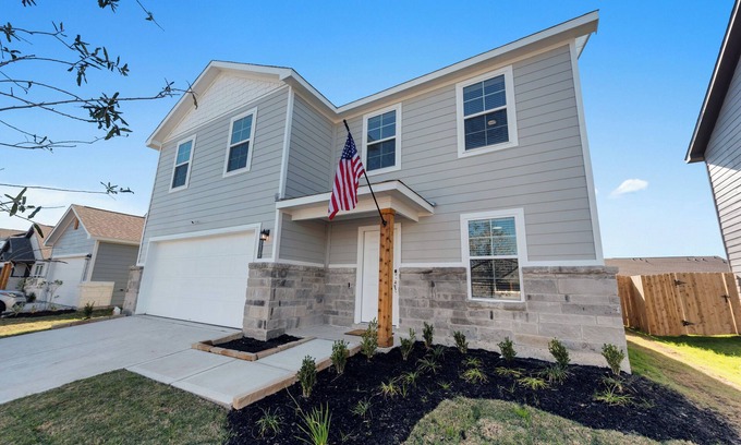 College Station Casa | Charming 4-bedroom house with movie room, game room, outdoor patio + fire pit
