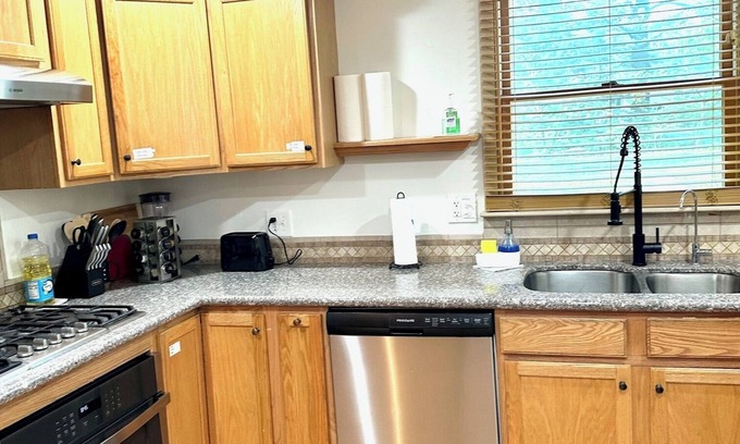 Hudson Casa | Charming 4-bedroom house with WiFi and AC in delightful Hudson