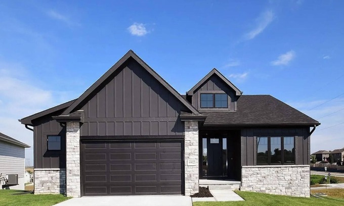 Omaha Casa | Charming 4-bedroom house in peaceful Omaha - near Gretna