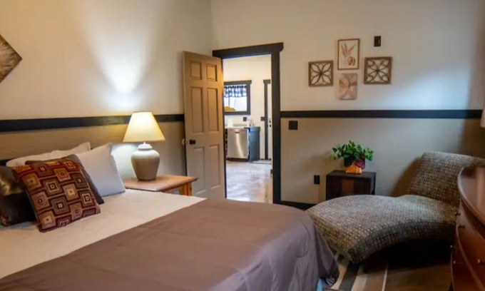Brill Casa | Charming 4-bedroom house in Sarona with AC, WiFi. Enjoyable getaway. Dired