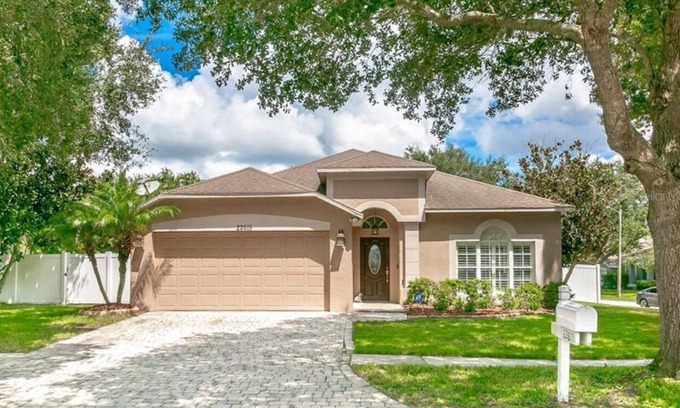 Willow Bend Casa | Charming 4 bedroom house with WiFi, AC in welcoming Lutz