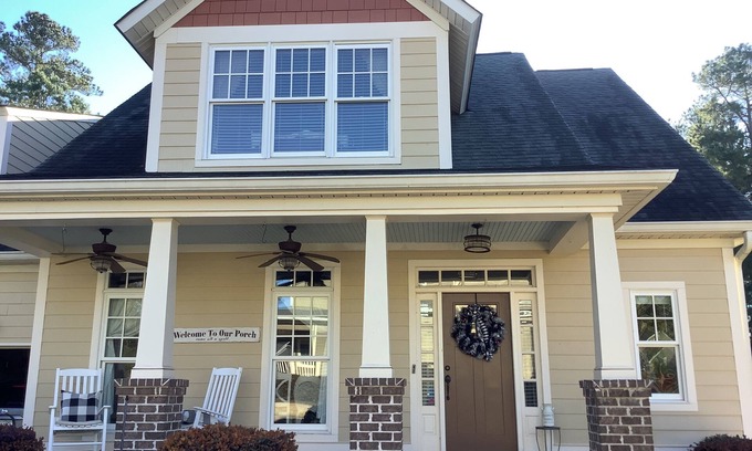 Evans Casa | Charming 4 bedroom two story home in a golf course neighborhood.