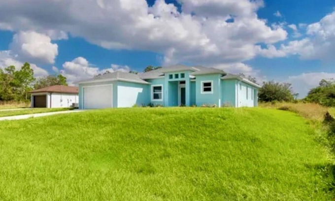 Eisenhower Casa | Charming 4-bedroom house with WiFi, AC in lovely Lehigh Acres