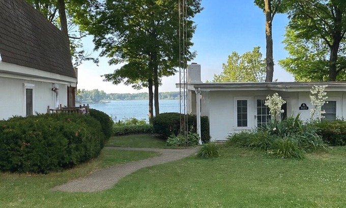 Paw Paw Lake Casa | Charming 4-bedroom with views of Paw Paw Lake. Sleeps up to 10.