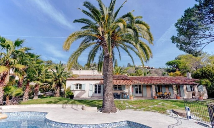 Mougins Villa | Charming 4-bedroom with AC/Wifi, Garden, swimming pool in beautiful Mougins