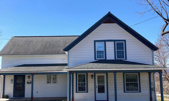 Bridport Otro | Charming 4-BR Farmhouse! Near Middlebury, Lake Champlain, Hiking, Historic Sites