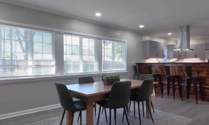 Bainbridge Casa | Charming 4BR/2BA Home in Bainbridge - Fenced Yard & Outdoor Fireplace!