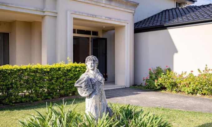 Calamvale Casa | Charming 4BR House and Cozy Garden