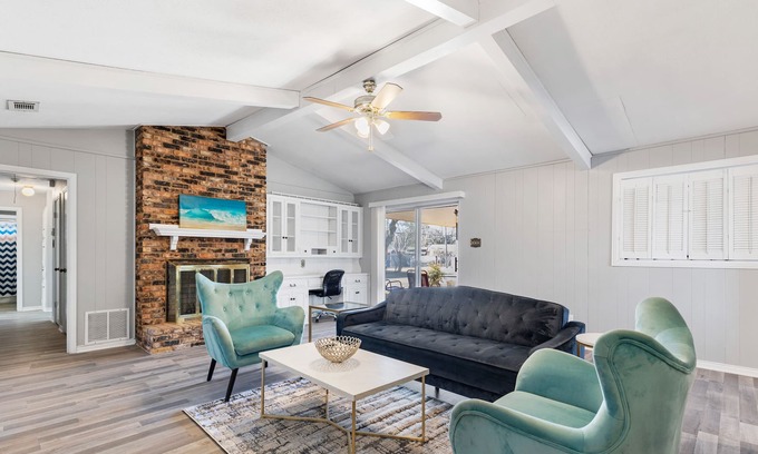 Oak Cliff Casa | Charming 4BR house / Game Room! 15 Min to Downtown