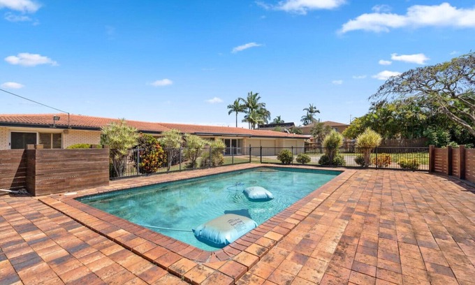 Robertson Casa | Charming 4BR House w/Pool& Parking near Sunnybank