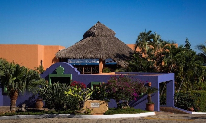 Condominios La Punta Villa | Encanto 4BR La Punta Villa con vistas a la bahía de Manzanillo con piscina infinita