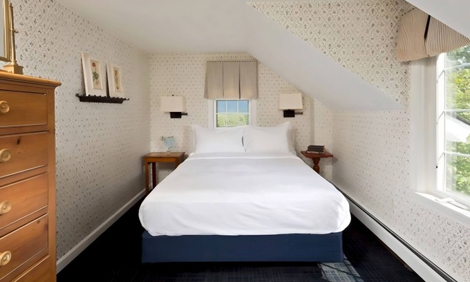 Manchester Hotel | Charming 4BR Perfect for Exploring Manchester's Beauty | Pool | Bar | Restaurant