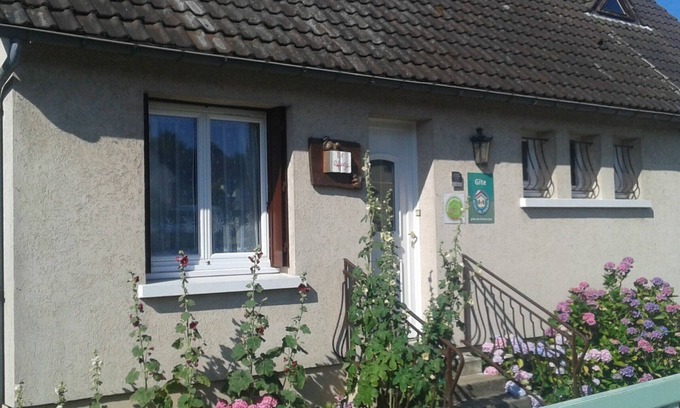 Fontenay-sur-Eure Cabaña | Casa independiente con jardín cerca de Chartres, ideal para actividades al aire libre y relax
