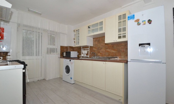 The Westside Casa | Charming 5-bed House in City Center and Car Park