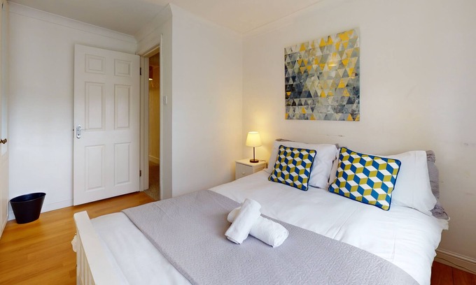 Grays Casa | Charming 5-Bed House in Grays