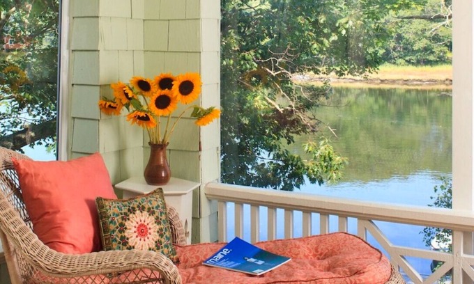 Kennebunk Cabaña | Charming 5-bedroom cottage located on the tidal Kennebunk River