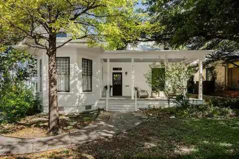 Clarksville Casa | Charming 5 Bedroom Home in Austin