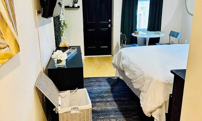 Highlandtown Casa | Charming 5 Star Private Room in Safe Neighborhood! MUST SEE!