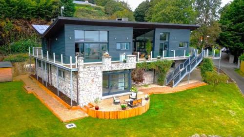 Kilgobbin Casa | Charming 6-Bed Escape- Balconies & Panoramic Views