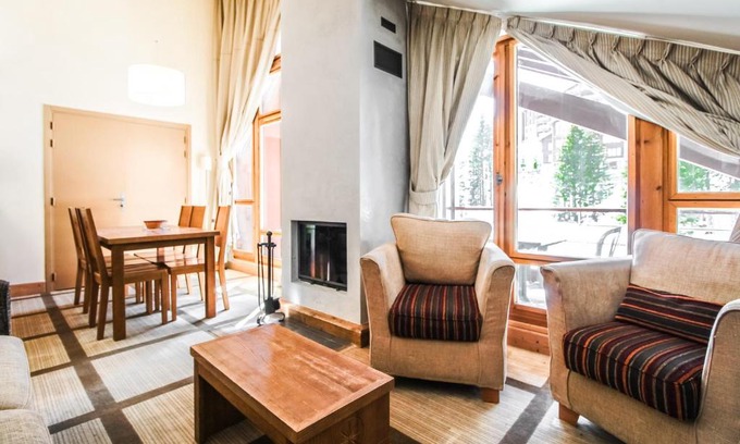 Flaine Apartamento | Charming 6th-floor 2-bedroom apartment with fireplace