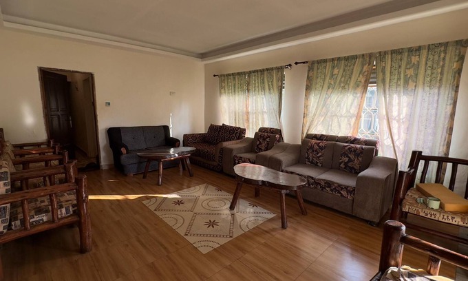 Sipi Cama Y Desayuno | Charming 9-bedroom bed & breakfast with fitness room, WiFi in amazing Sipi