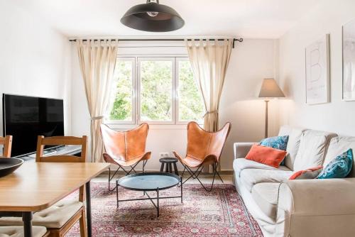 L'Hospitalet de Llobregat Apartamento | Charming Apartment With Vibrant Accents