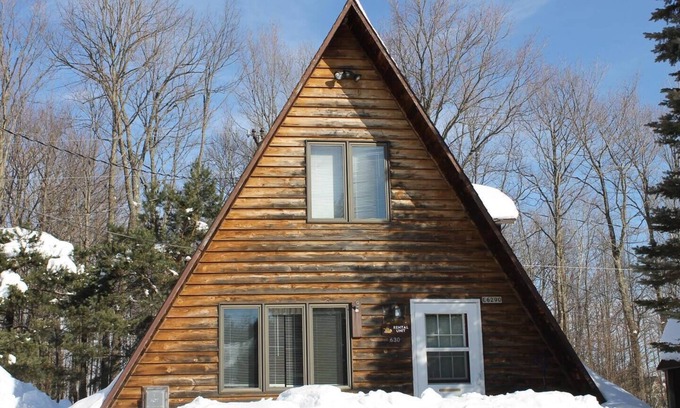 Bessemer Casa | Charming A-Frame Retreat for Couples or Small Families