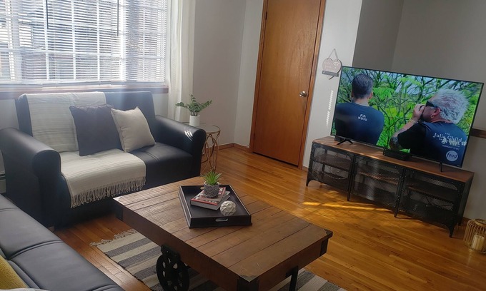 Queens Apartamento | Charming Abode near JFK/UBS/ Casino/LIRR/Subway