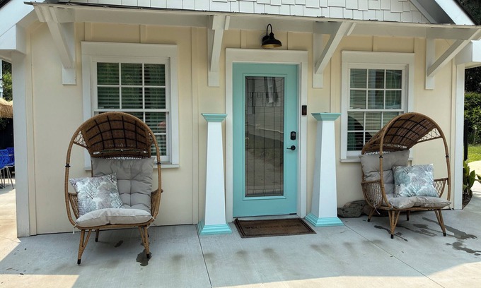 Beaufort Cabaña | Charming ADA Compliant 1-bedroom cottage in Historical Beaufort, SC.