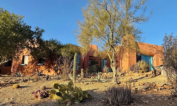 Fountain Hills Casa | Charming Adobe Casita! Large lot in upscale quiet neighborhood. STR 15734641