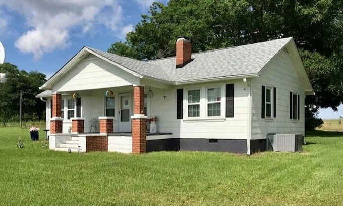 Worth County Casa | CHARMING, AFFORDABLE 3-BEDROOM FARM HOUSE, DOERUN NEAR VENUES MOULTRIE, TIFTON