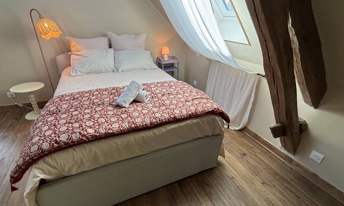 Chateauroux Casa | Encantadora casa climatizada con patio privado