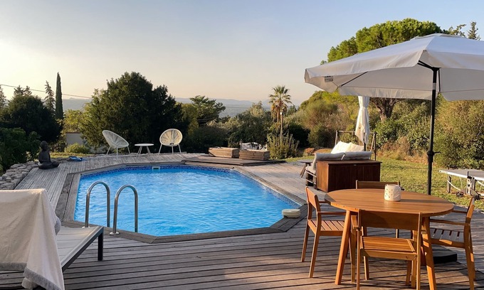 Tourrettes Villa | Encantadora villa bioclimática californiana