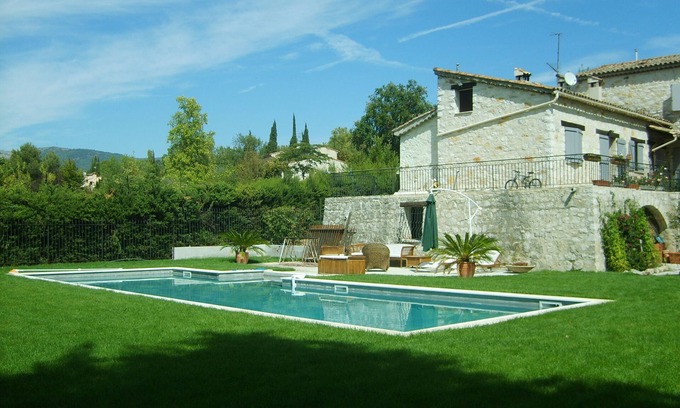 Saint-Paul-de-Vence Apartamento | Encantador apartamento de 2 habitaciones con aire acondicionado contiguo a una casa de piedra