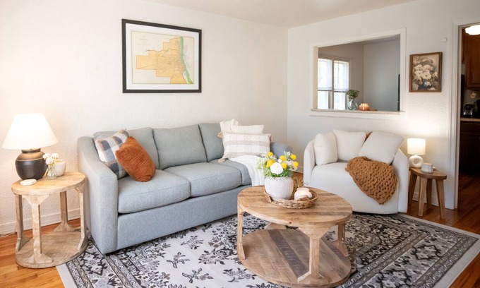 Melrose Apartamento | Charming Albany 1-BR Apt with beautiful patio to enjoy and off street parking